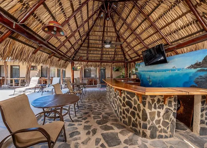Cozy Beachside With Pool And Free Wifi